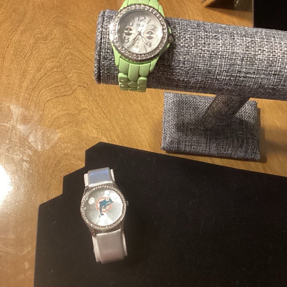 Set of 2 Watches - Picture 2 of 13